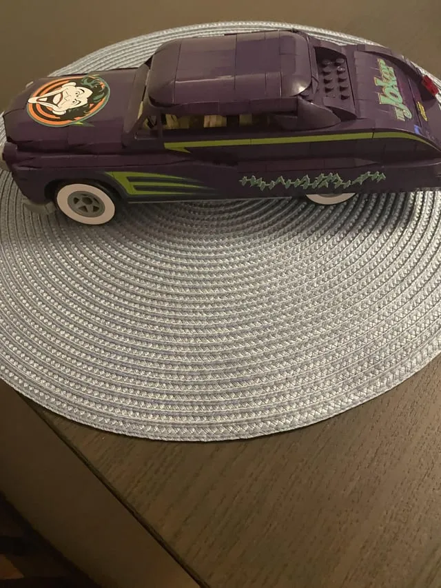 47877 joker diecast detailed