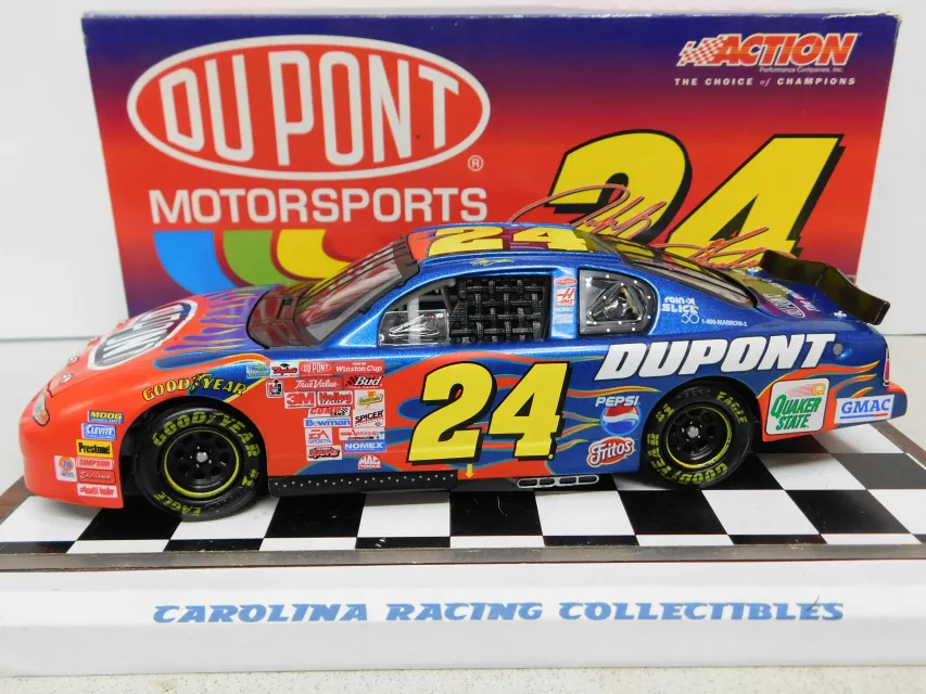 /img/47923-cleaning-jeff-gordon-diecast.webp