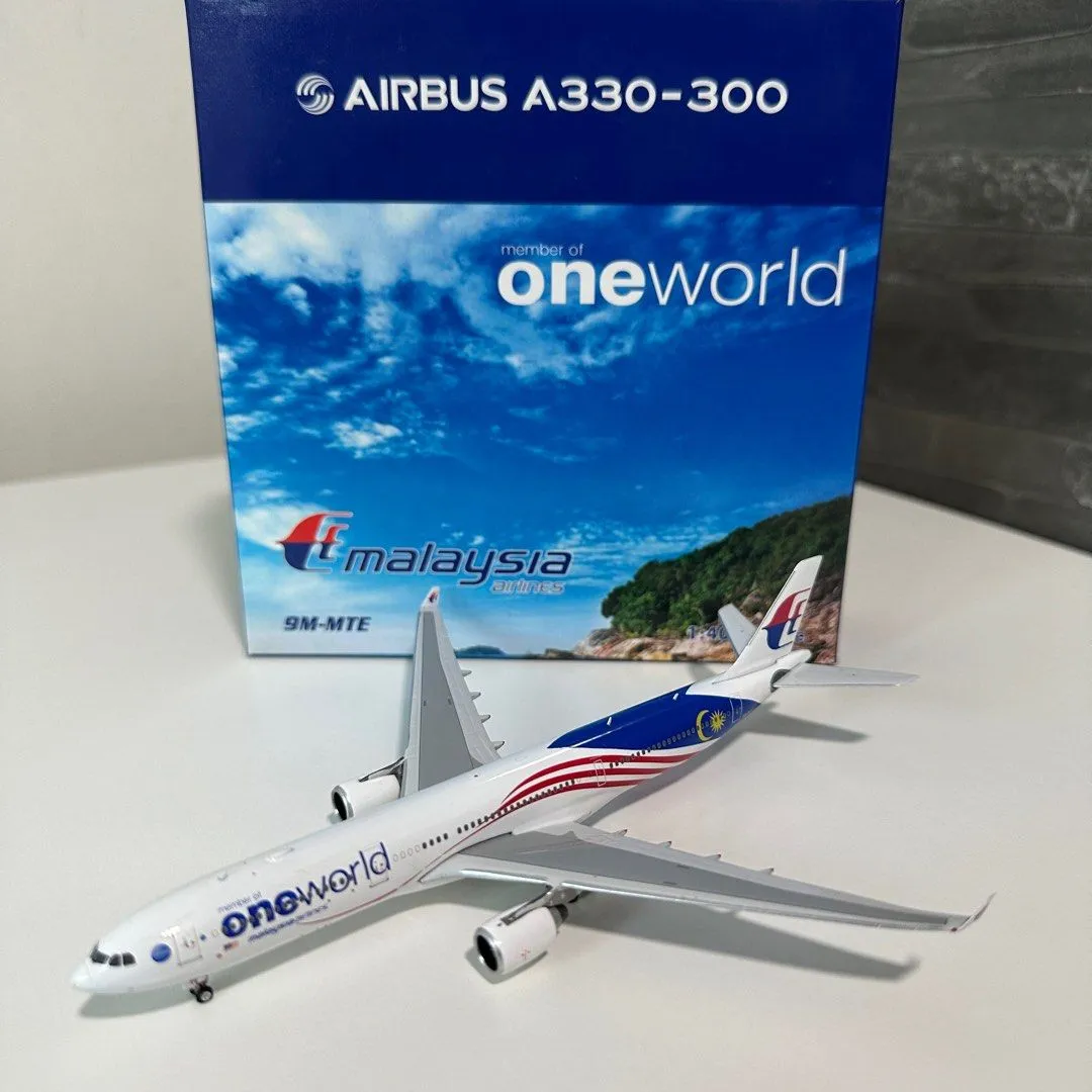 47952 commercial airliner 1 400