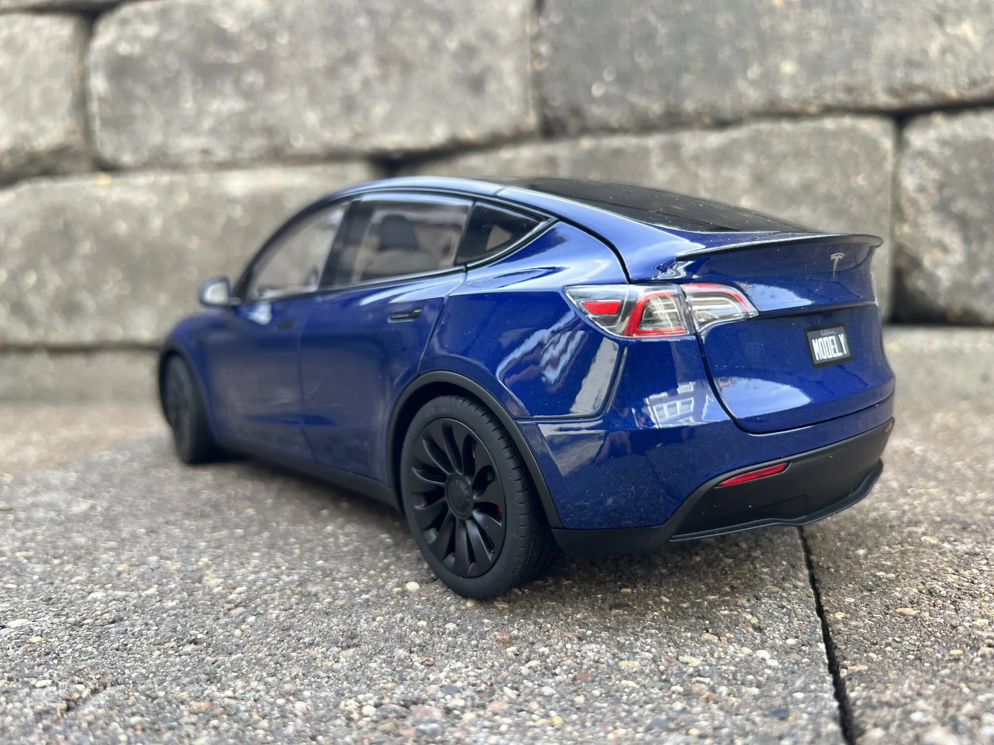 47964 model y diecast 1 18