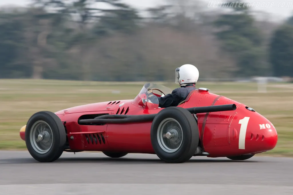 /img/47991-maserati-250f-diecast-display.webp