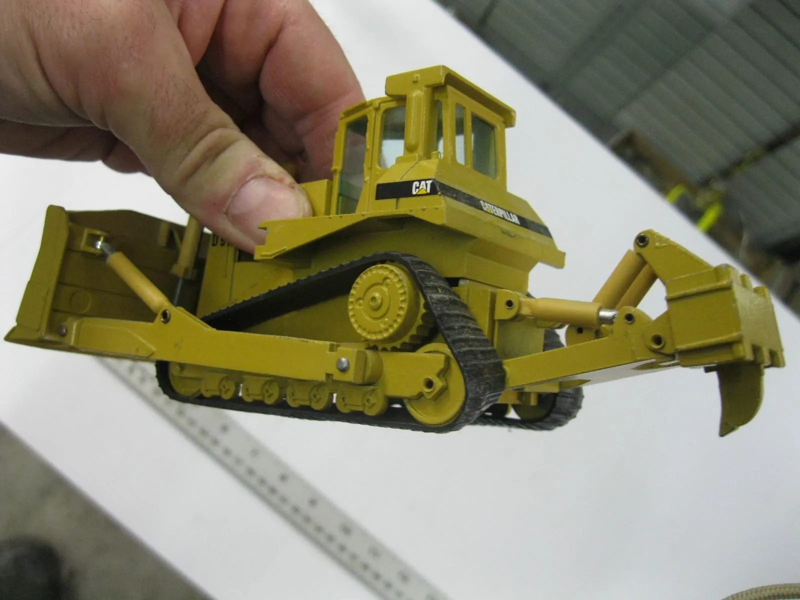 48052 cat d9 diecast model scale