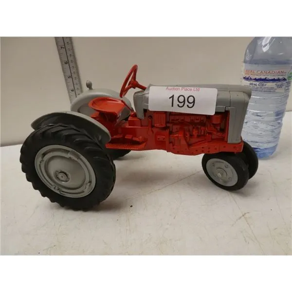 48069 model tractor display