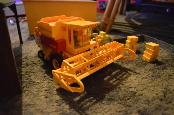 48112 britains hay making set