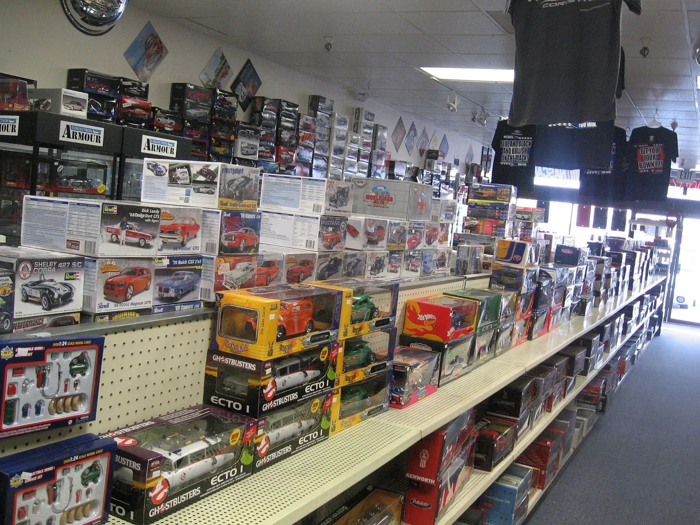 48117 diecast dealer display